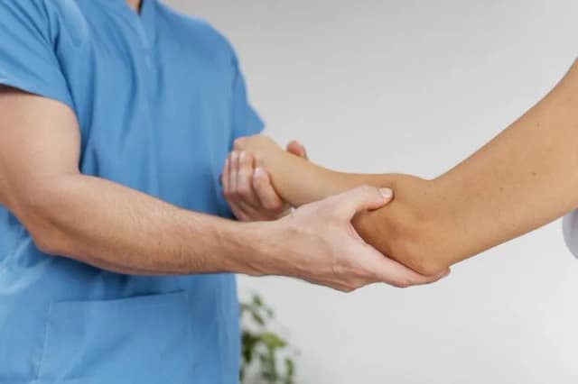Ile trwa rehabilitacja po złamaniu ręki? Czas i kluczowe czynniki