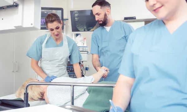 Ile się czeka na kolonoskopię na nfz? Sprawdź najkrótsze terminy