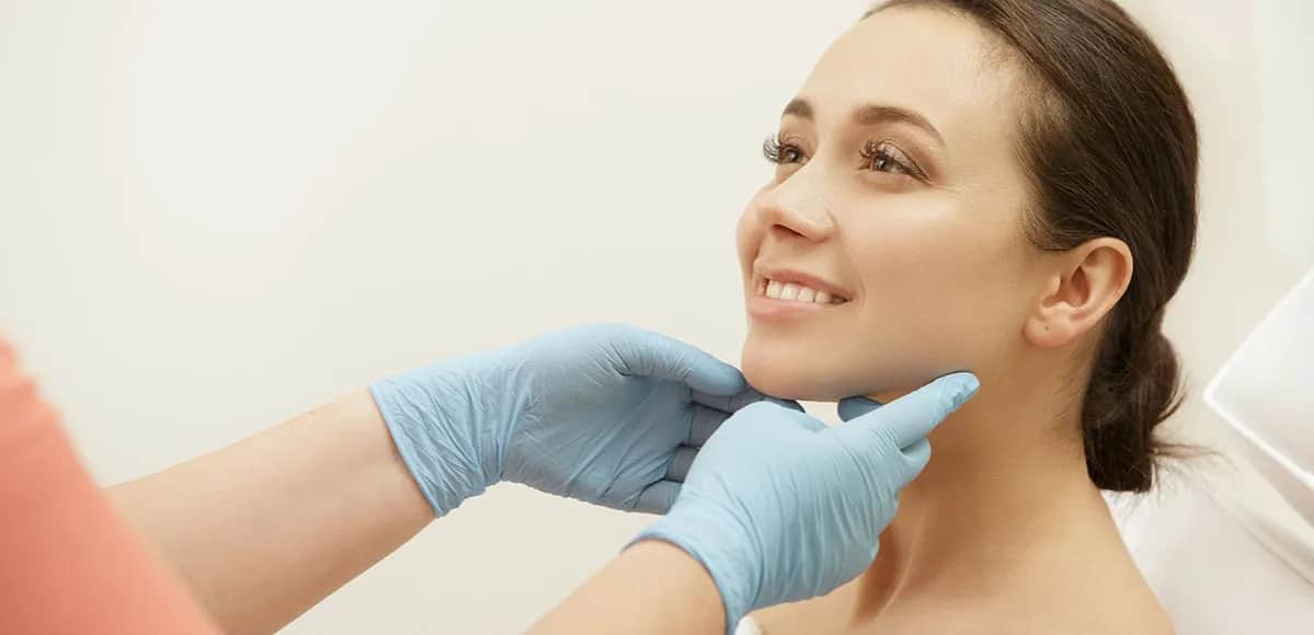 Kosmetologia medyczna co to – jak poprawia zdrowie skóry i urodę