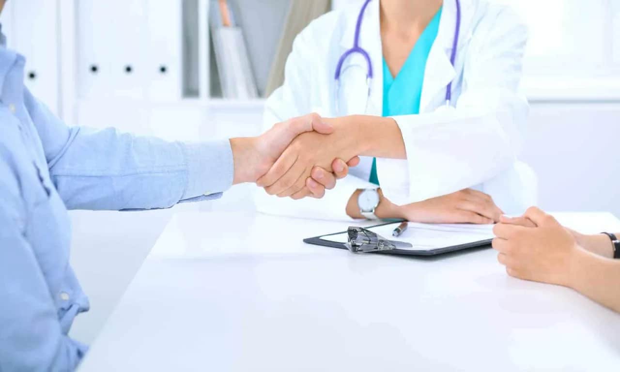 Ile kosztuje godzina rehabilitacji? Sprawdź ceny i oszczędź na terapii