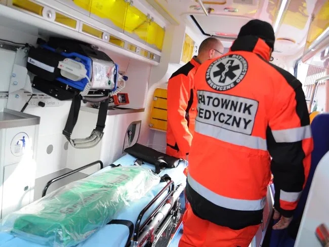 Czy ratownik medyczny może szczepić? Sprawdź jego uprawnienia i ograniczenia