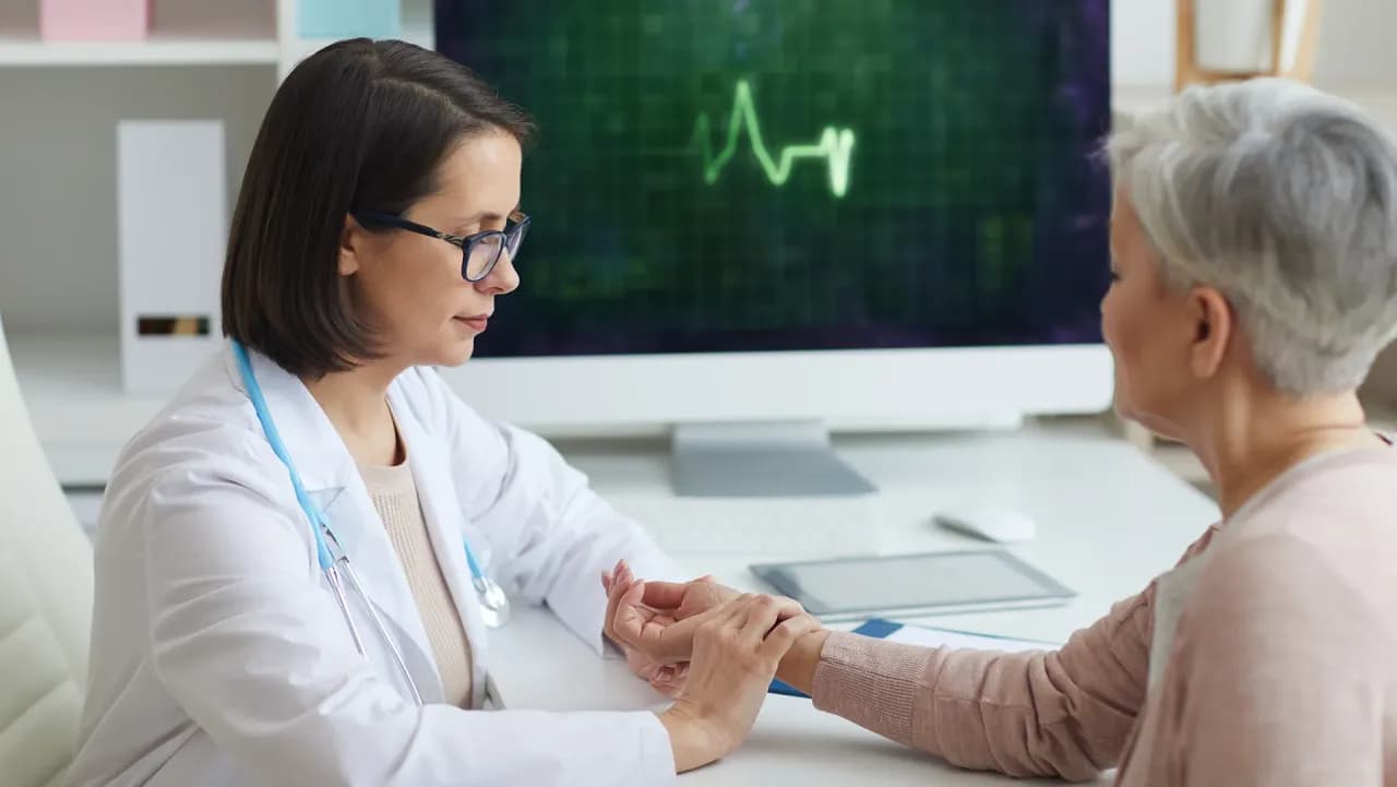 Czym grozi niski puls? Poznaj niebezpieczeństwa i objawy bradykardii