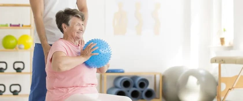 Rehabilitacja po udarze: ile trwa NFZ i co warto wiedzieć?