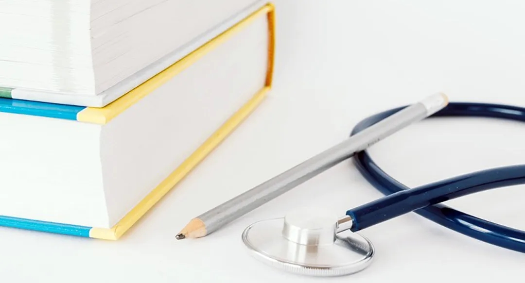 Ile trwają studia medyczne chirurgia? Poznaj czas kształcenia i specjalizacji