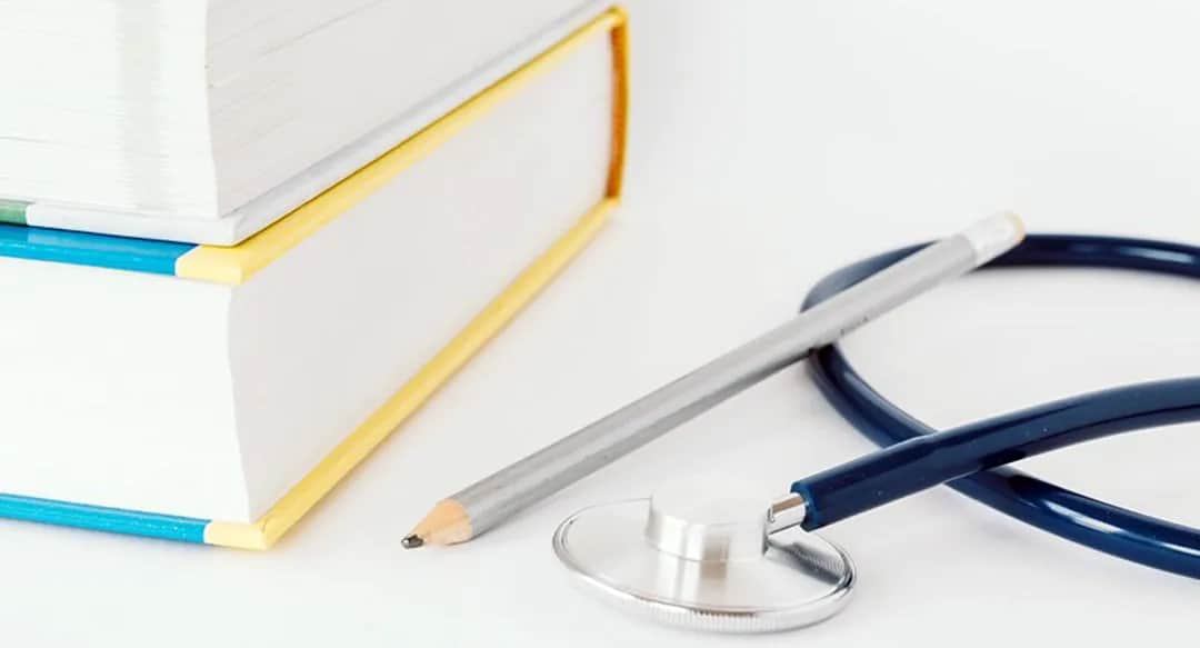 Ile trwają studia medyczne chirurgia? Poznaj czas kształcenia i specjalizacji