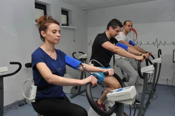 Rehabilitacja uzdrowiskowa: co to jest i jak może poprawić zdrowie