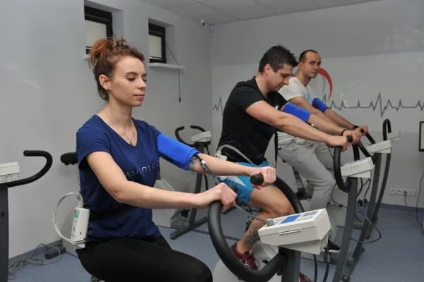 Rehabilitacja uzdrowiskowa: co to jest i jak może poprawić zdrowie