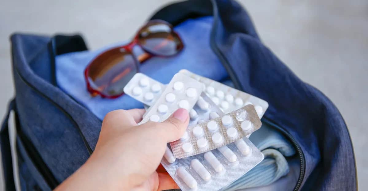 Jakie leki na wakacje do Turcji? Niezbędne medykamenty, które warto mieć