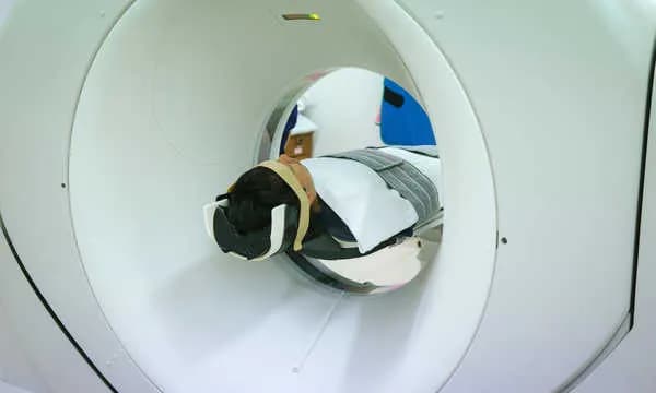 Czy lekarz rehabilitacji może wystawić skierowanie na rezonans? Sprawdź!