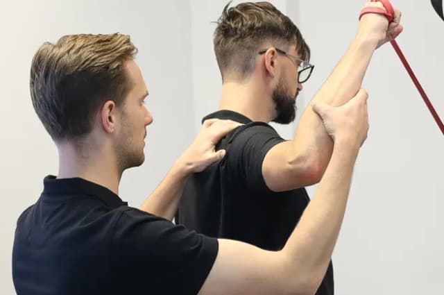 Jak długo trwa rehabilitacja po złamaniu kości ramiennej? Oczekuj więcej!