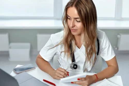 Kto wystawia zwolnienie na czas rehabilitacji i jak je uzyskać?